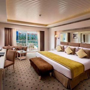 Honeymoon Jacuzzi Deluxe Junior Suite Sea Pool View VIP